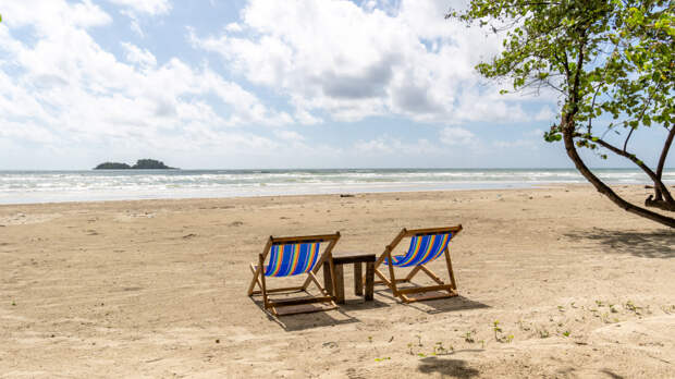 Без отдыха и денег: в каких случаях работник лишится компенсации за накопленный отпуск