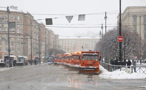 Как Петербург справляется со снегопадом