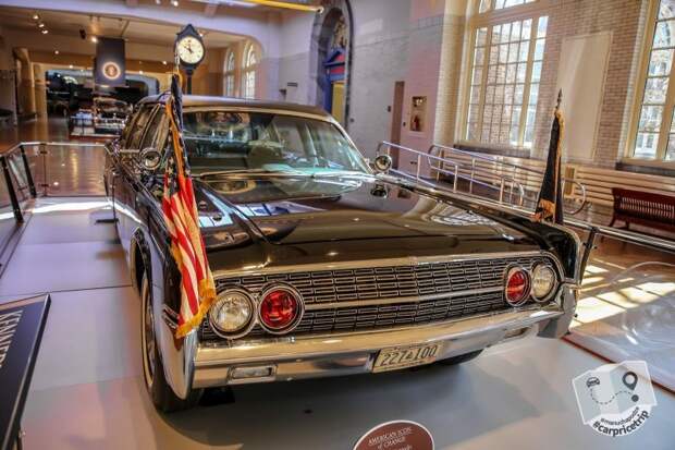 А это тот самый лимузин, в котором и был убит Кеннеди в 1961 году… ford, lincoln, авто, гон, лимузин, олдтаймер, президентский лимузин, ретро авто