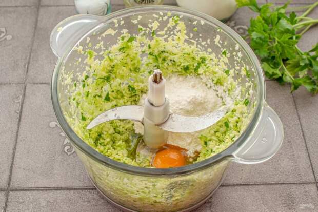 Овощные оладьи всегда встречали в моей семье довольно прохладно, дети частенько отказывались есть. Но когда я попробовала приготовить вафли из капусты – блюдо вызвало настоящий фурор.-6