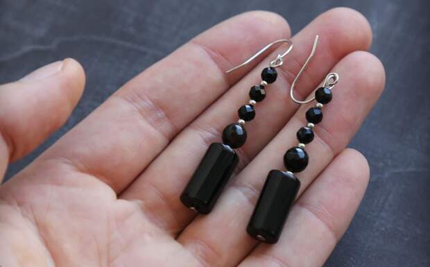Украшения с черными камнями – специально для тех, кто планирует одеваться в черное с ног до головы
