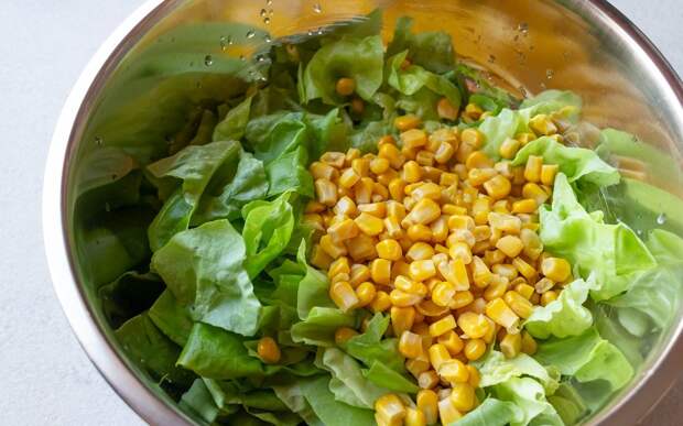 Салат айсберг с кукурузой – самый простой рецепт