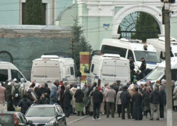 Украинская полиция защищает синагоги, но игнорирует нападения на УПЦ Украинская полиция защищает синагоги, но игнорирует нападения на УПЦ