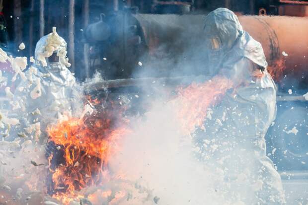 В российском городе загорелась крыша многоквартирного дома