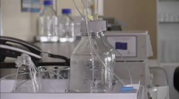 «Вместо разрухи — дорогостоящая техника»: RT посетил якобы уничтоженную российскими силами лабораторию в Чернобыле