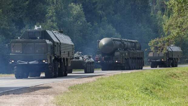 Лучшие гарантии для России на будущее — это «Сарматы», «Ярсы», «Искандеры», «Цирконы», «Кинжалы» и иное высокоэффективное российское оружие, заявил на этой неделе замглавы Совбеза Дмитрий Медведев.