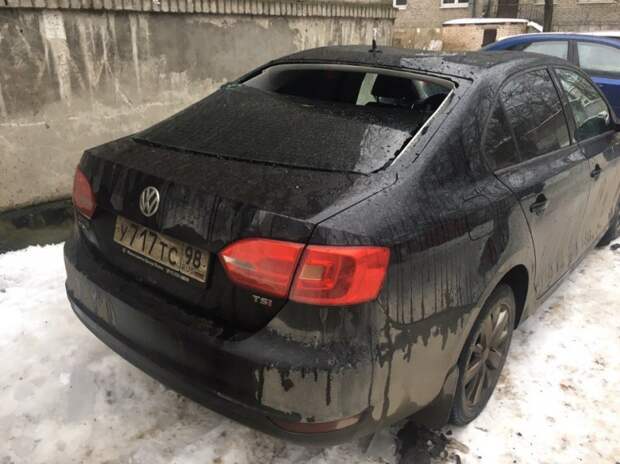 Автомобили, пострадавшие от падения сосулек в Санкт-Петербурге Автомобили, пострадавшие от падения сосулек в Санкт-Петербурге зима, санкт-петербург, сосулька