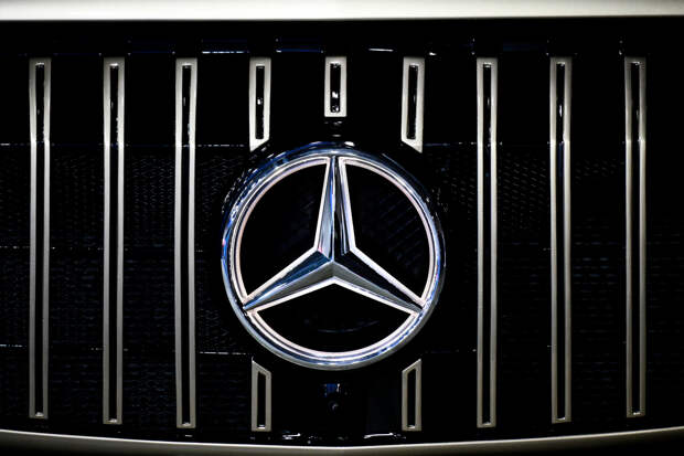 Губернатор Новосибирской области получил десятки штрафов на служебном Mercedes