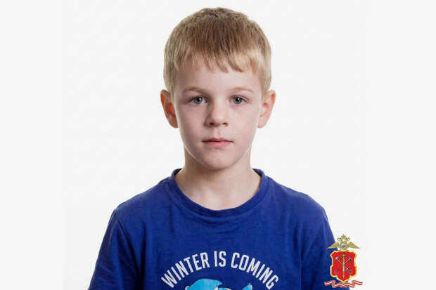 Мужчину на белом внедорожнике заподозрили в похищении ребенка в российском городе