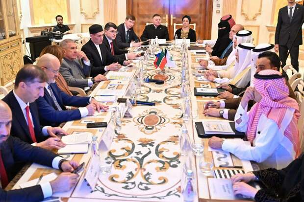 Рөстәм Миңнеханов Согуд Гарәбстанында түгәрәк өстәлдә катнашты