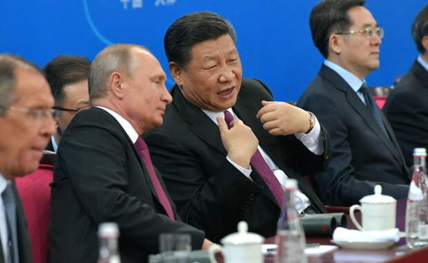 Зеленский с марта пытался дозвониться Си Цзиньпину, но линия была занята Путиным