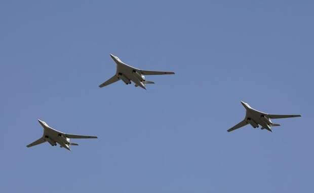 Путин в Арктике гоняет стаи «Белых лебедей». Российская база в Мурманске усилилась Ту-160