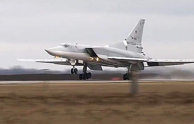 На фото: дальний бомбардировщик Ту-22М3