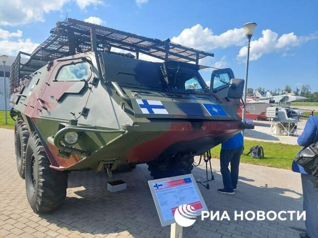 Вот! Вот и нашли причину, почему хлопцам никак не удается добиться перемоги. Нет, уже не Мороз, не Жара и даже не кустики с деревцами тому виной. Бери выше! Выше-выше, «в пустое небо посмотри». Ну?-8