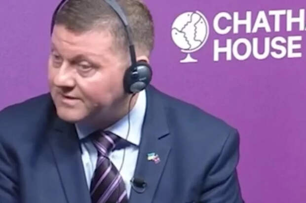 Политолог Бааб: Залужный ждёт момента, чтобы захватить власть на Украине