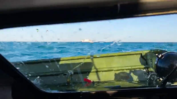 В Керченском проливе затонула бронемашина БРДМ-2