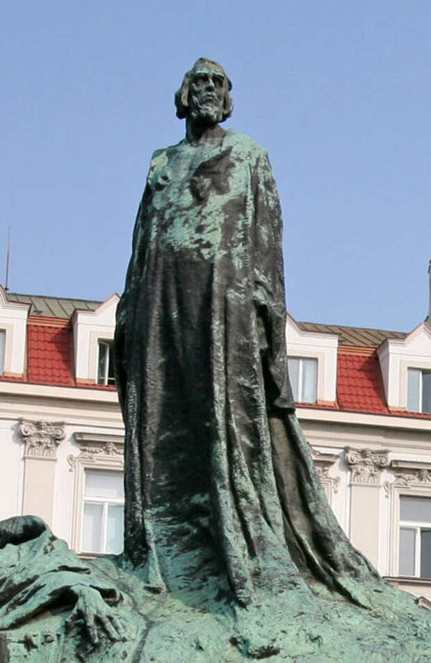 памятник Прага