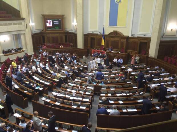У Порошенко не хватает людей для принятия законов по Донбассу 