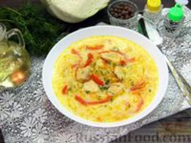 Фото к рецепту: Щи из свежей капусты с курицей, сладким перцем и молоком
