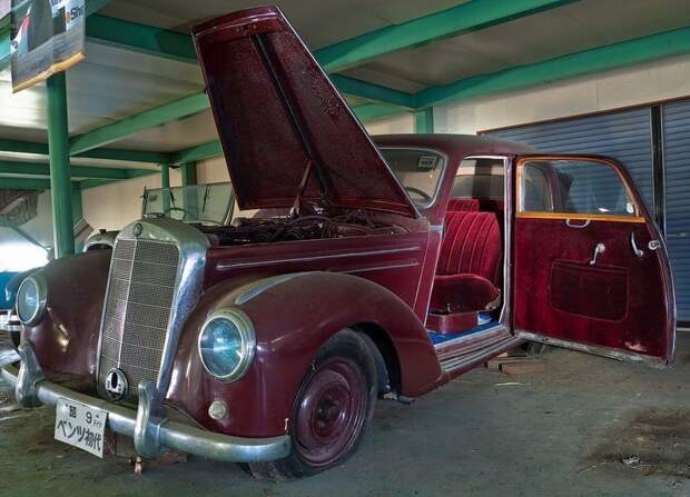 Заброшенный автомобильный музей в Японии заброшенные автомобили, музей, ретро авто, япония