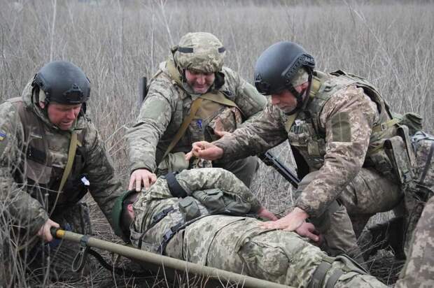 Вооруженные силы Украины несут большие потери в живой силе и технике в зоне спецоперации, сообщили в пресс-службе Минобороны России.-2