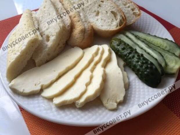 Через 6 часов получите отличный домашний сыр по вкусу напоминающий Адыгейский, в общем с ярким творожным вкусом! Очень даже неплохо!