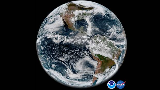 Фото: NOAA/NASA / Снимок Земли, сделанный метеоспутником GOES-17