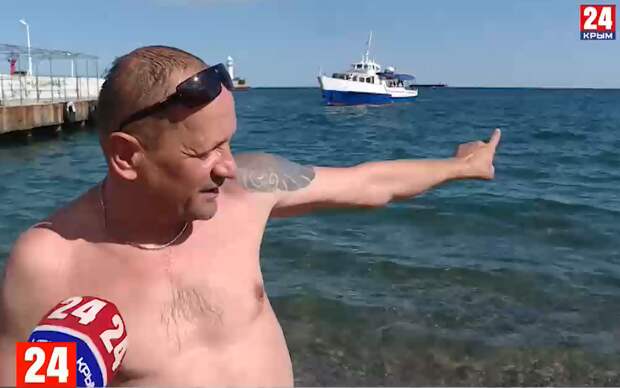На ялтинской набережной туристы купаются в сточных водах