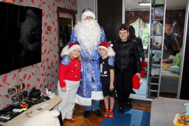 Транспортные полицейские Сочи поздравили детей-сирот в рамках акции «Полицейский Дед Мороз»