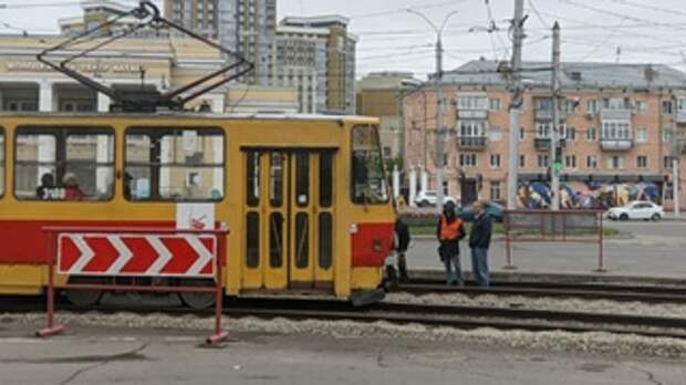 Ремонт трамвайных путей на площади Октября / Фото: amic.ru