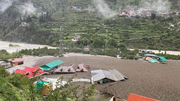 В Индии четыре человека погибли и около 100 пропали без вести после схода селя