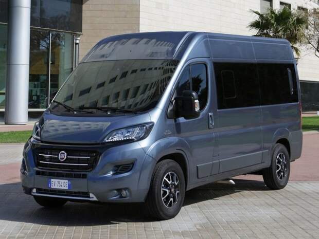 Alfa Romeo вполне может взять Fiat Ducato и скрестить его с Alfa Romeo, чтобы получился и минивэн в фирменной стилистике бренда, и заодно ещё одна полноприводная модель. авто, автодизайн, автомобиля, автофургон, микроавтобус, минивэн, прикол, фургон