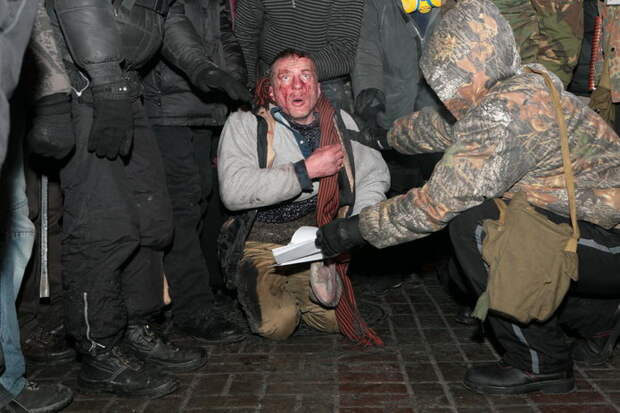 «Титушку поймали!» // Фото Вячеслава БЕРЛОГА