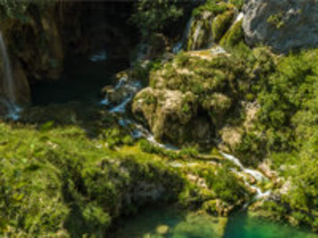 Клуб путешествий Павла Аксенова. Хорватия. Waterfalls in National Park Plitvice Lakes. Croatia. Фото Irochka - Depositphotos