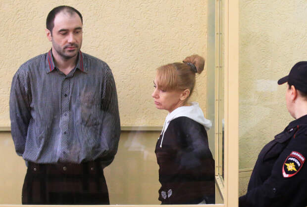 Сергей Синельник и Инесса Тарвердиева в суде