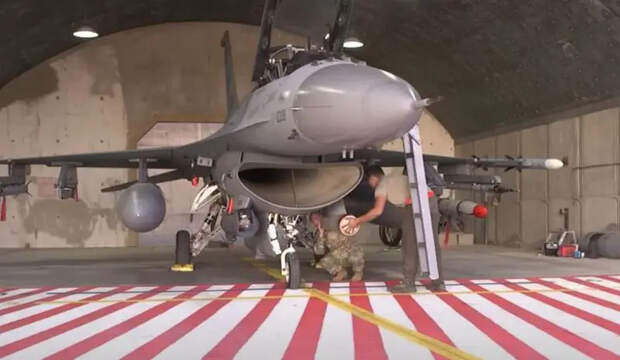 Истребитель F-16 из состава 8-го авиаполка ВВС США разбился в районе западного побережья Южной Кореи