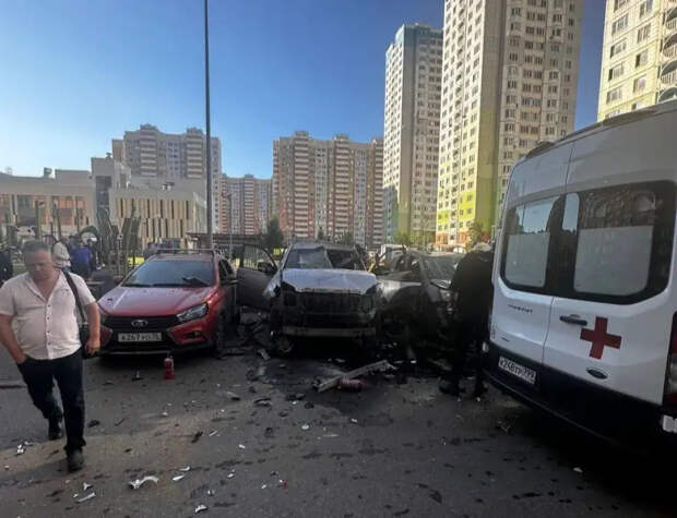 В Москве в результате подрыва автомобиля пострадали военнослужащий ВС РФ и его супруга