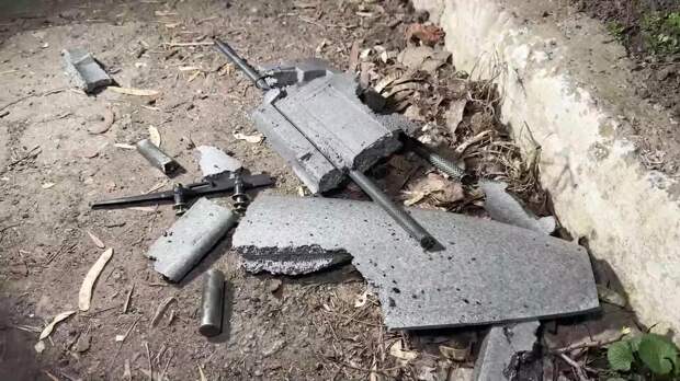 Кадры последствий атаки БПЛА на двор дома в Донецке