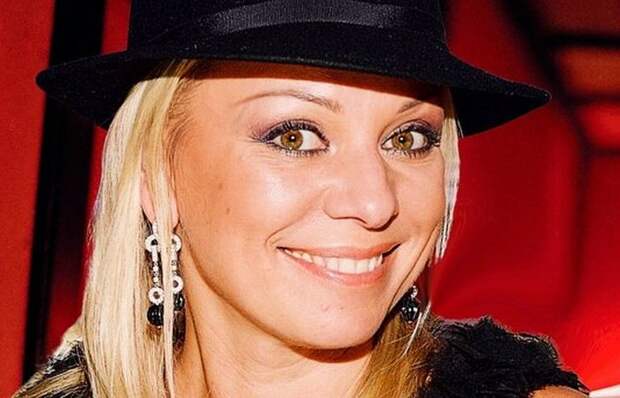 Её хиты били рекорды, а откровенные фото в 31 год допечатывали тиражами: Ирина Салтыкова о «решении ребёнка», 8 годах брака и единственной дочери, ставшей смыслом жизни.