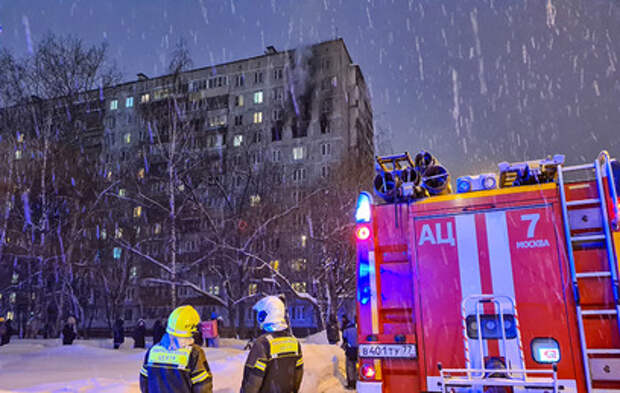 В Москве соседи спасли девушку из горящей квартиры