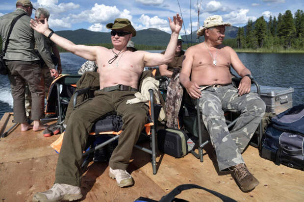 В сети появились фотографии рыбалки В. Путина.