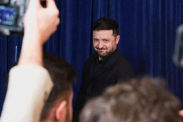 Зеленский пугает США последствиями в случае «падения Украины»