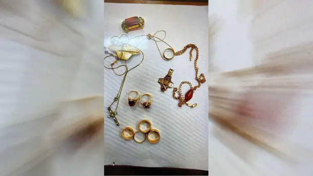 Рабочий украл редкие золотые украшения из квартиры москвича на юго-востоке столицы