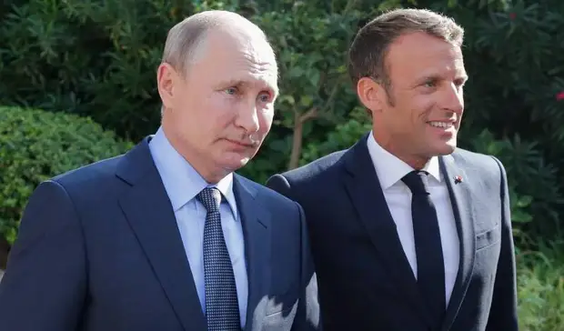 Владимир Путин поздравил Эммануэля Макрона с избранием на пост президента Франции