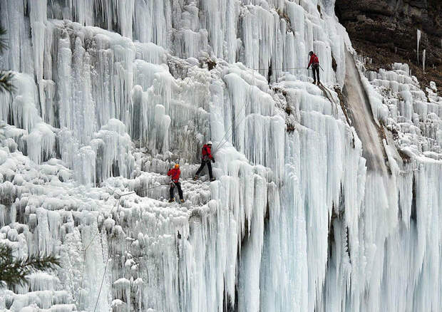 FrozenWaterfalls12 Фотография: Удивительные замерзшие водопады по всему миру №13 - BigPicture.ru