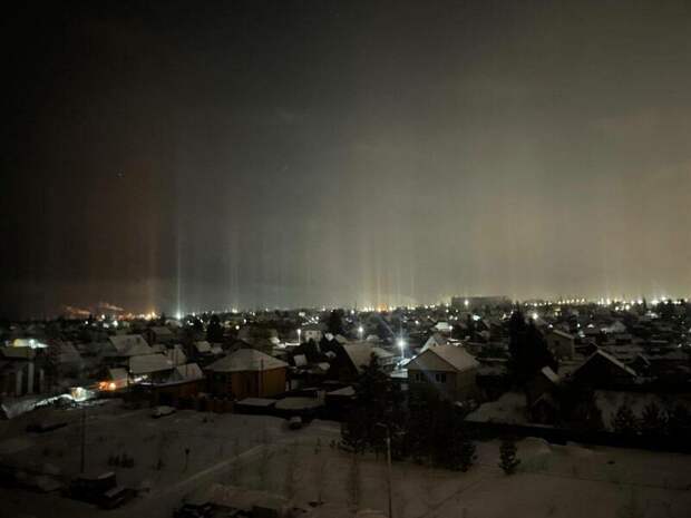 В Барнауле в небе заметили световые столбы / Фото: amic.ru