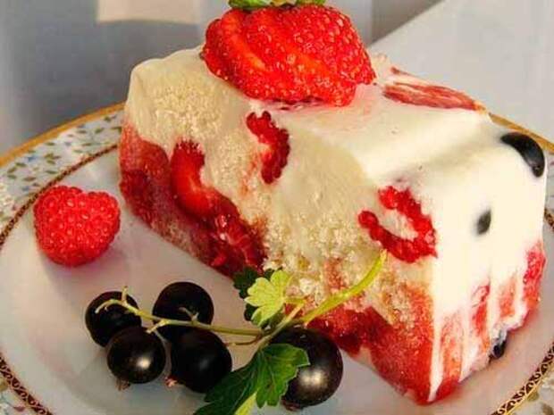 легкий торт из йогурта и фруктов