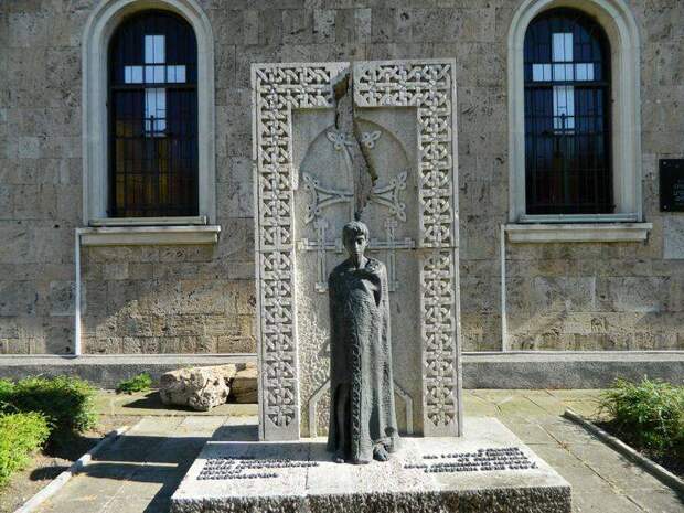 Армянские погромы в Османской империи и резня 1915–1916 гг.