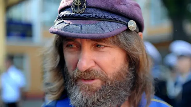 Конюхов отправится в кругосветное путешествие на катамаране на солнечной энергии