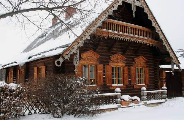 Низкая изгородь у дома. Яндекс картинки.